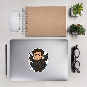 Pegatina de vinilo inspirada en Cassian de ACOTAR / Gran Señor Chibi de ACOTAR / Pegatina de fantasía literaria / Pegatina de ACOTAR