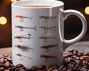 Taza de café con señuelo para pesca con mosca: Diseño de moscas de trucha en acuarela