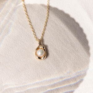 Natural Pearl Pendant Necklace