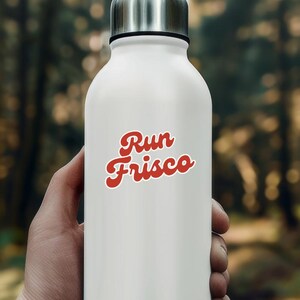 Pegatinas troqueladas "Run Frisco" / Decoración de exteriores divertida y elegante, pegatinas para portátil, regalo para corredores, estética vintage, pegatinas para botellas de agua