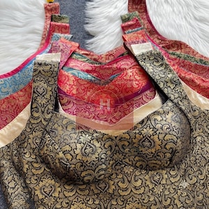 Banarasi sidenblus, svart och guldfärgad Jari-vävd kort topp, vadderad ärmlös choli, designerblus för festklädsel, exklusivt för Etsy.