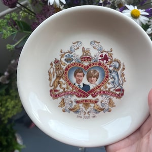 Diana and Prince Charles commemorate plate