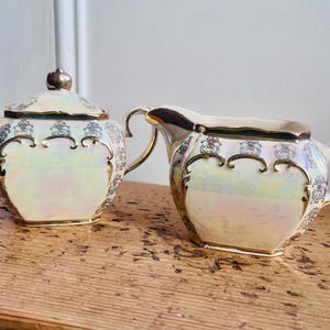 Sadler Cube creamer and sugar- cream lustre with gold detailing- Vintage