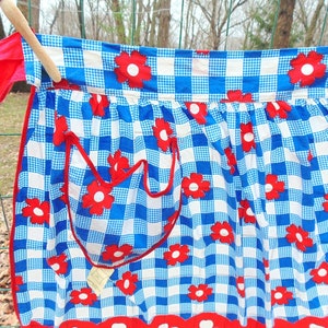 Like New Vintage, Red White Blue, nos Apron w/Paper Tag, ARTISTIC APRON HOUSE, Chicago, Bright Hostess Apron, Blue White Check, Red Flower image 2