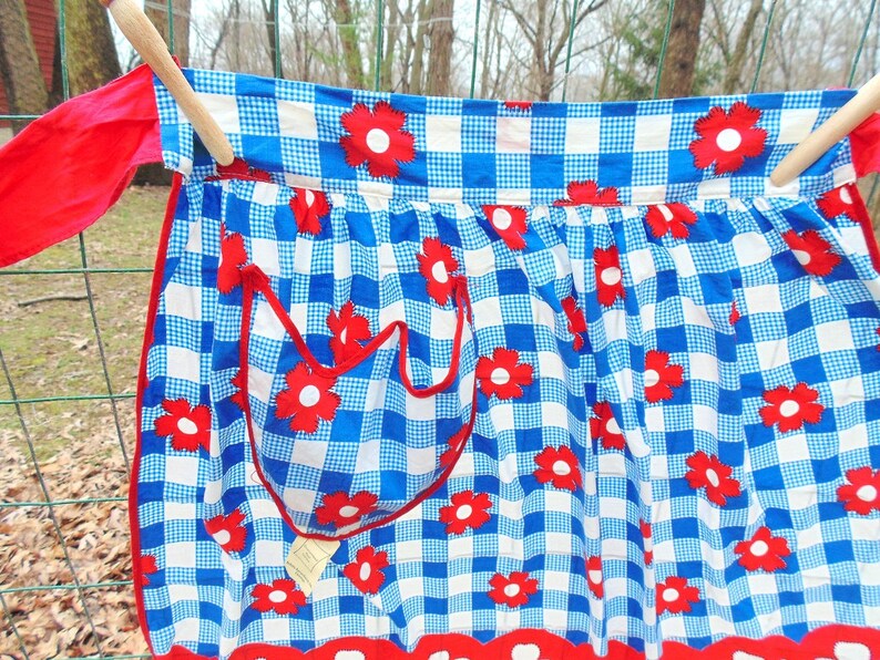 Like New Vintage, Red White Blue, nos Apron w/Paper Tag, ARTISTIC APRON HOUSE, Chicago, Bright Hostess Apron, Blue White Check, Red Flower image 2