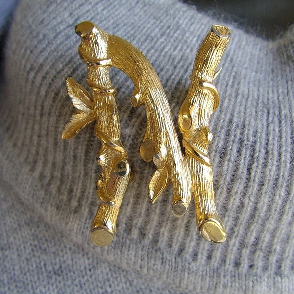 SALE )) 1/2 off )) vintage twigs goldtone initial N pin brooch