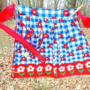 Like New Vintage, Red White Blue, nos Apron w/Paper Tag, ARTISTIC APRON HOUSE, Chicago, Bright Hostess Apron, Blue White Check, Red Flower image 4