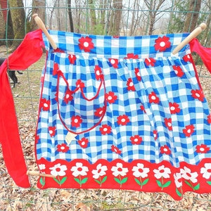 Like New Vintage, Red White Blue, nos Apron w/Paper Tag, ARTISTIC APRON HOUSE, Chicago, Bright Hostess Apron, Blue White Check, Red Flower image 1