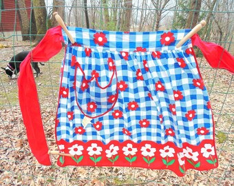 Like New Vintage, Red White Blue, nos Apron w/Paper Tag, ARTISTIC APRON HOUSE, Chicago, Bright Hostess Apron, Blue White Check, Red Flower