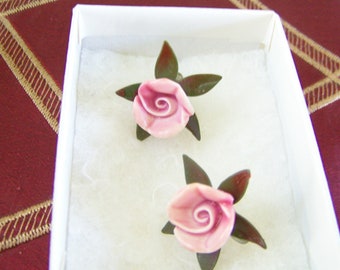 Vintage Pink Screw Back Earrings: Floral Lucite/Mid-Century 1950s
