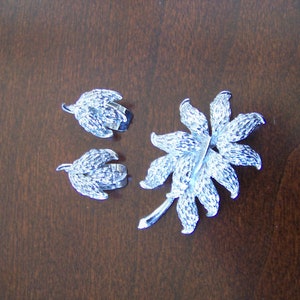 Vintage Brooch & Earring Set - Mid Century Silver Toned  Leaf Design - 1950&#39;s-60&#39;s - Gift Boxed  - Excellent Condition