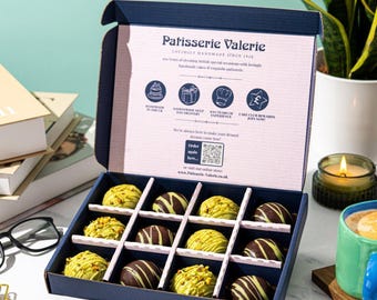 Bocados de chocolate de la Pastelería Valerie Dubai: una capa de chocolate con pistacho generosamente rellena de una suave crema de pistacho y kunafa.