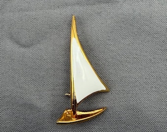 Vintage sailing pin | sailboat regatta brooch