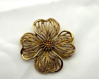 Vintage flower pin | Trifari dogwood flower gold tone brooch