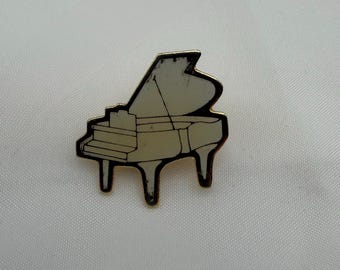 Vintage pin | baby grand piano | musical jewelry