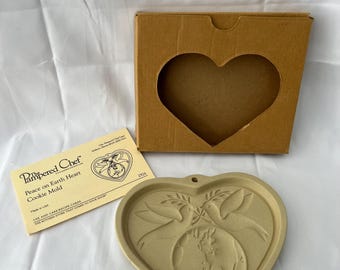 Vintage Pampered Chef Stoneware Cookie Mold | Peace on Earth Heart