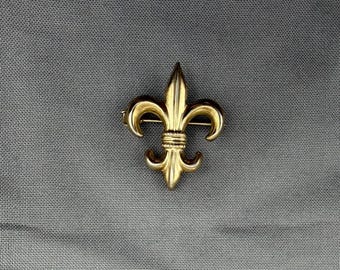 Vintage pin | fleur-de-lis brooch