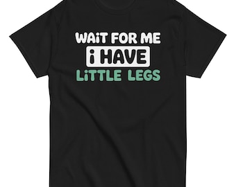 Camiseta engraçada e fofa com a frase "Espere por mim, tenho pernas curtas" - Presente adorável para pessoas baixas, crianças e adultos - Ideal para uso casual.