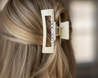 Braut Haarkralle Clip, Perle & Buchstaben Perle Braut Haarschmuck, Hochzeitsmorgen, Bachelorette Geschenk, niedliche weiße Haarspange für Bräute