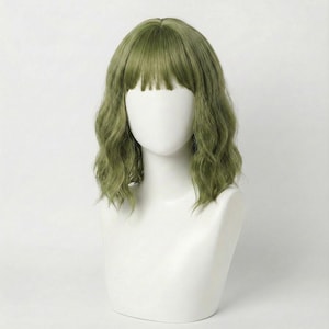 Puede incluir: Un juego de tres tazas de cerámica con un acabado mate moteado. Las tazas son en tonos crema, gris claro y gris oscuro. Cada taza tiene un diseño simple y minimalista, perfecto para café o té.