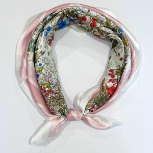 Floral Colorful Pink Square Scarves Satin Head Neck Scarf Wildflower Neckerchief Bandana Hair Wraps Wrist Handbag Gift Mother’s Day Gift