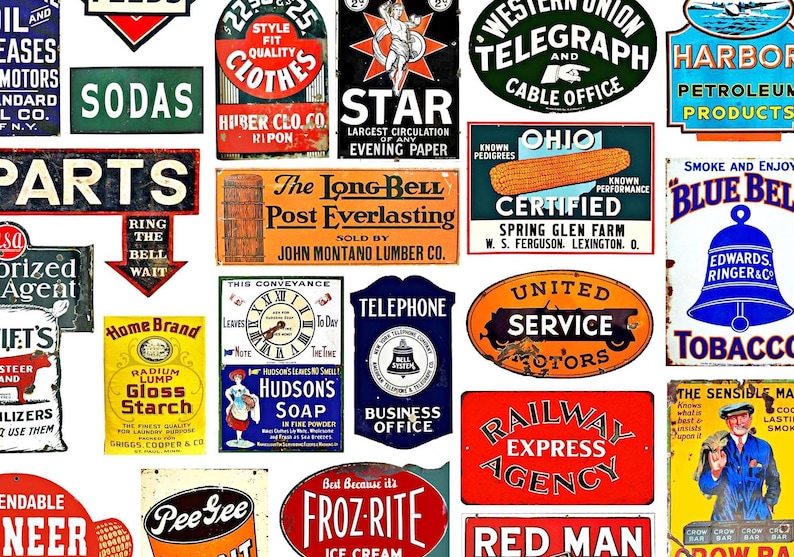 Op de afbeelding: Een verzameling vintage metalen borden met verschillende ontwerpen en teksten. De borden zijn in verschillende kleuren, waaronder rood, blauw, groen, geel en wit. Sommige borden adverteren producten of diensten, zoals frisdrank, onderdelen, kleding en tabak. Andere borden tonen slogans of boodschappen, zoals "Ring the Bell Wait" en "Smoke and Enjoy Blue Bell".