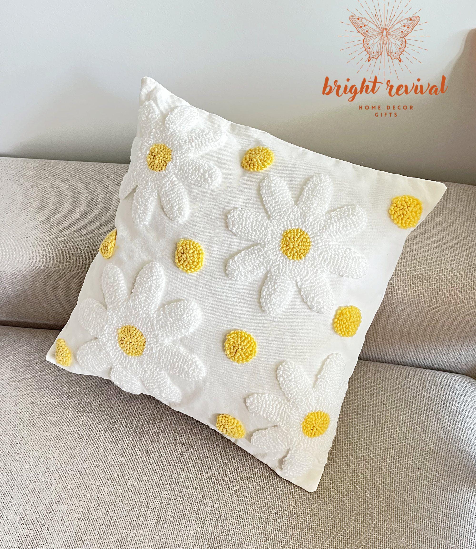 Daisy pillow, embroidered daisy throw pillow cover, floral throw pillow, white and yellow flower pillow, cute daisy, spring decor pillow