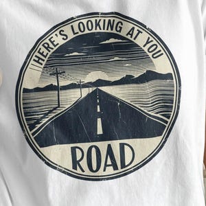 Road Trip Shirt Vintage Here&#39;s Looking At You Road Tee – Retro Highway Travel T-Shirt Adventure Wanderlust Gift Unisex Outdoor Top