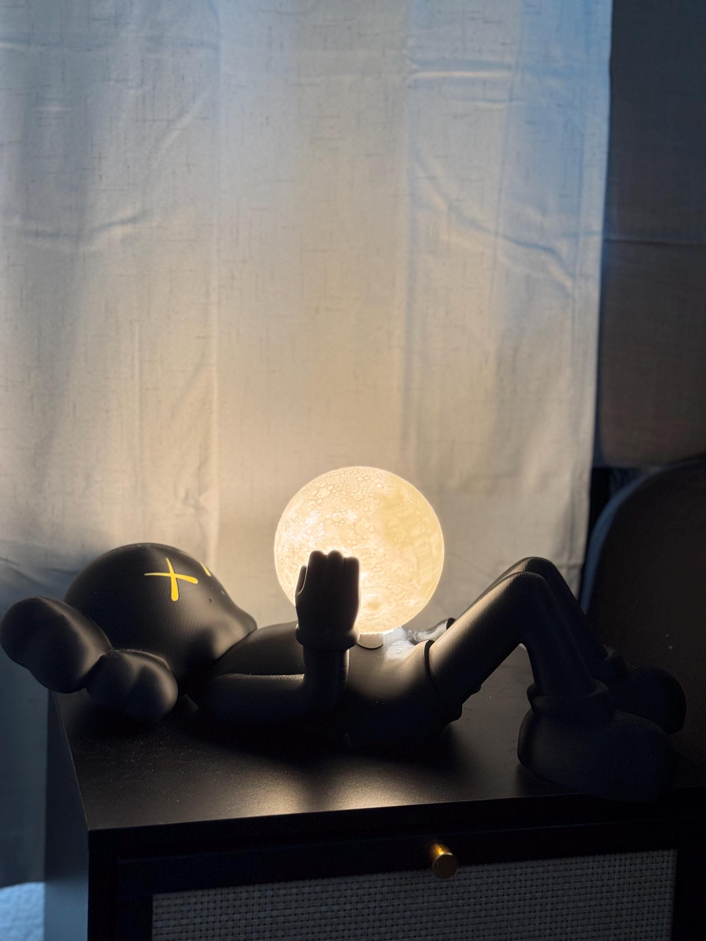 KAWS BIG MOON HOLIDAY ライト 月 KAWS – BIG MOON –
