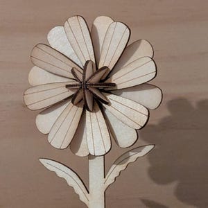 3D Blumen Holzpuzzle Laser Cut, SVG-Dateien für Glowforge XTool und mehr, Wanddekoration, Kinderzimmer, Hochzeit Tischdekoration, liebt mich Gänseblümchen