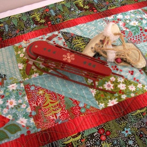 Woodland Watch Quilted Table Runner NCU0NNT1918