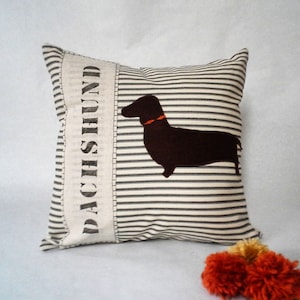 Brown Felt Dachshund Pillow, Dachshund / Dog Mom Gift / Dog Dad Gift / Birthday Gift Idea / Personalized Pillow