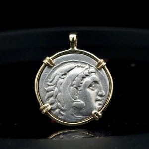 Echte antike griechische Münze von Alexander dem Großen in einem Anhänger aus massivem 14-karätigem Gold