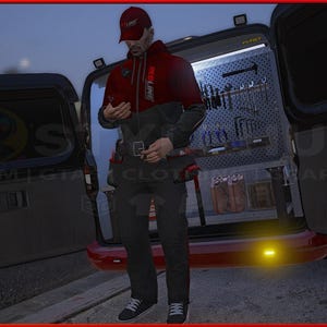 Puede incluir: Una persona con una chaqueta roja y negra, pantalones negros y una gorra roja está de pie cerca de una furgoneta con las puertas abiertas. El interior de la furgoneta revela herramientas y equipos, lo que sugiere un tema de servicio o reparación.