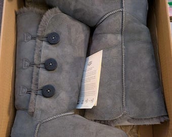 UGG Australia Women's Bailey Button Triplet Boots Grey Suede Sheepskin 1873 Size