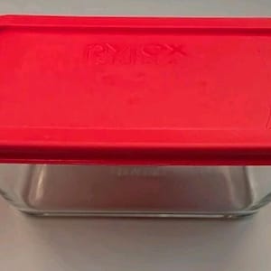 Pyrex 7211 Clear Glass Rectangular Food Storage Dish 6 Cup 1.5 Liter Red Lid USA