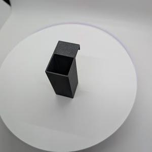 Frozen cube feeder for fish tank aquarium