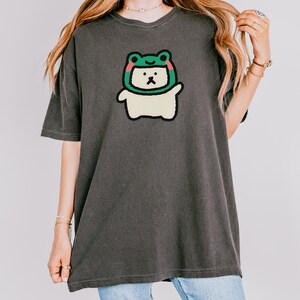 Cute Bear Frog Shirt – Kawaii Animal Graphic Tee, Japanese Aesthetic Cartoon T-Shirt, Funny Y2K Chubby Bear Frogcore Unisex Tee Gift