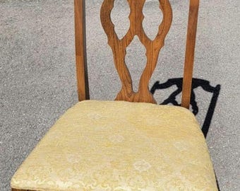 Set of 5 - Cresent solid mahogany Chippendale-style side chair featuring a fan-carved crest rail and a back splat with straight legs.