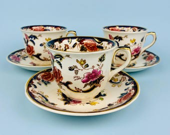 3 x Mason’s Ironstone Mandalay Duos – filiżanka i spodek – wyprodukowano w Anglii około lat 30. XX wieku