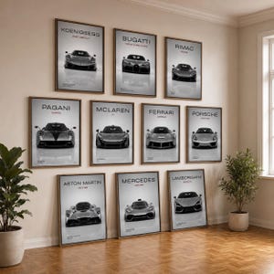 Può includere: Una collezione di nove stampe da parete incorniciate con fotografie in bianco e nero di auto sportive di lusso, inclusi modelli Koenigsegg, Bugatti, Rimac, Pagani, McLaren, Ferrari, Porsche, Aston Martin, Mercedes e Lamborghini.