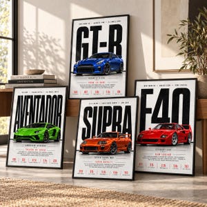 Pode incluir: Quatro cartazes verticais emoldurados com carros esportivos de alto desempenho: um Nissan GT-R azul, um Lamborghini Aventador verde, um Toyota Supra laranja e um Ferrari F40 vermelho. Cada impressão inclui texto preto, especificações técnicas e nomes de modelos.