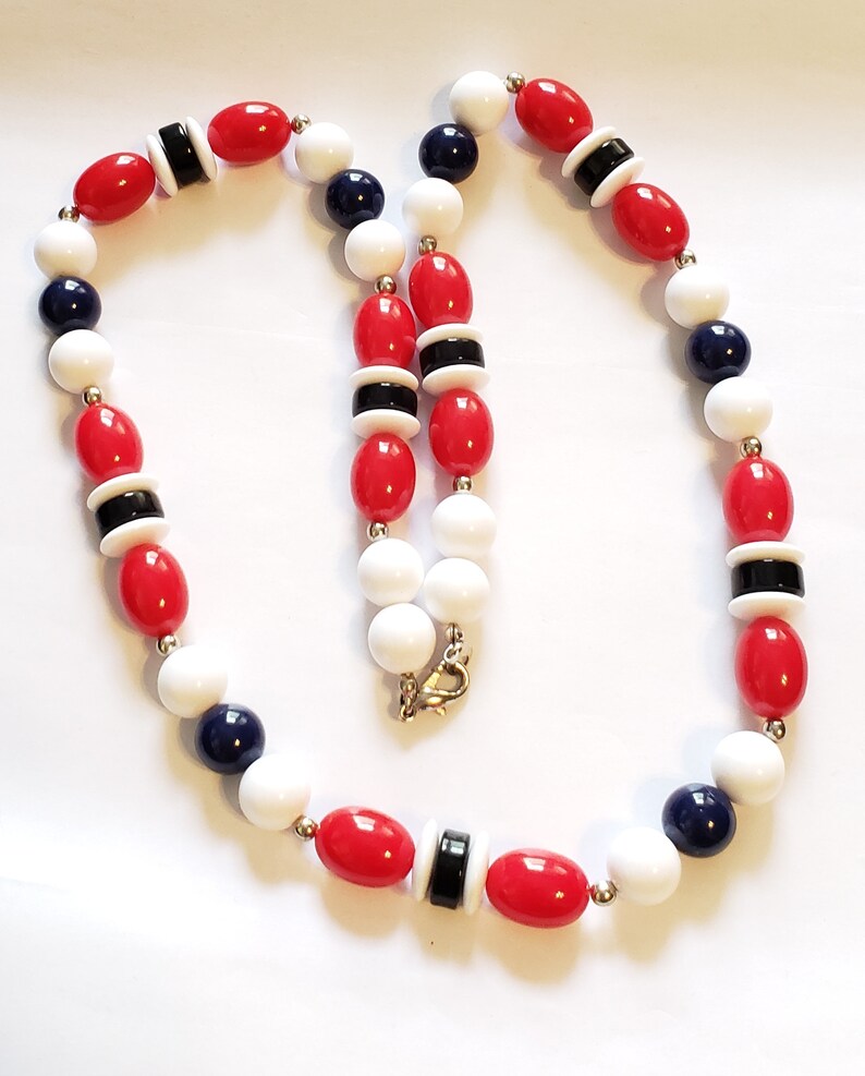 Vintage Necklace Lucite Necklace 1970s Necklace Colorful Beaded Necklace Red White /& Blue Necklace Patriotic Necklace Vintage Jewelry