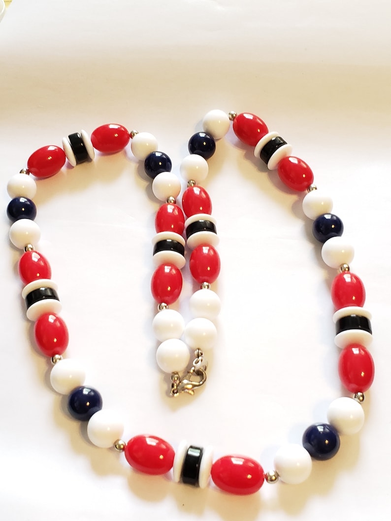 Vintage Necklace Lucite Necklace 1970s Necklace Colorful Beaded Necklace Red White /& Blue Necklace Patriotic Necklace Vintage Jewelry
