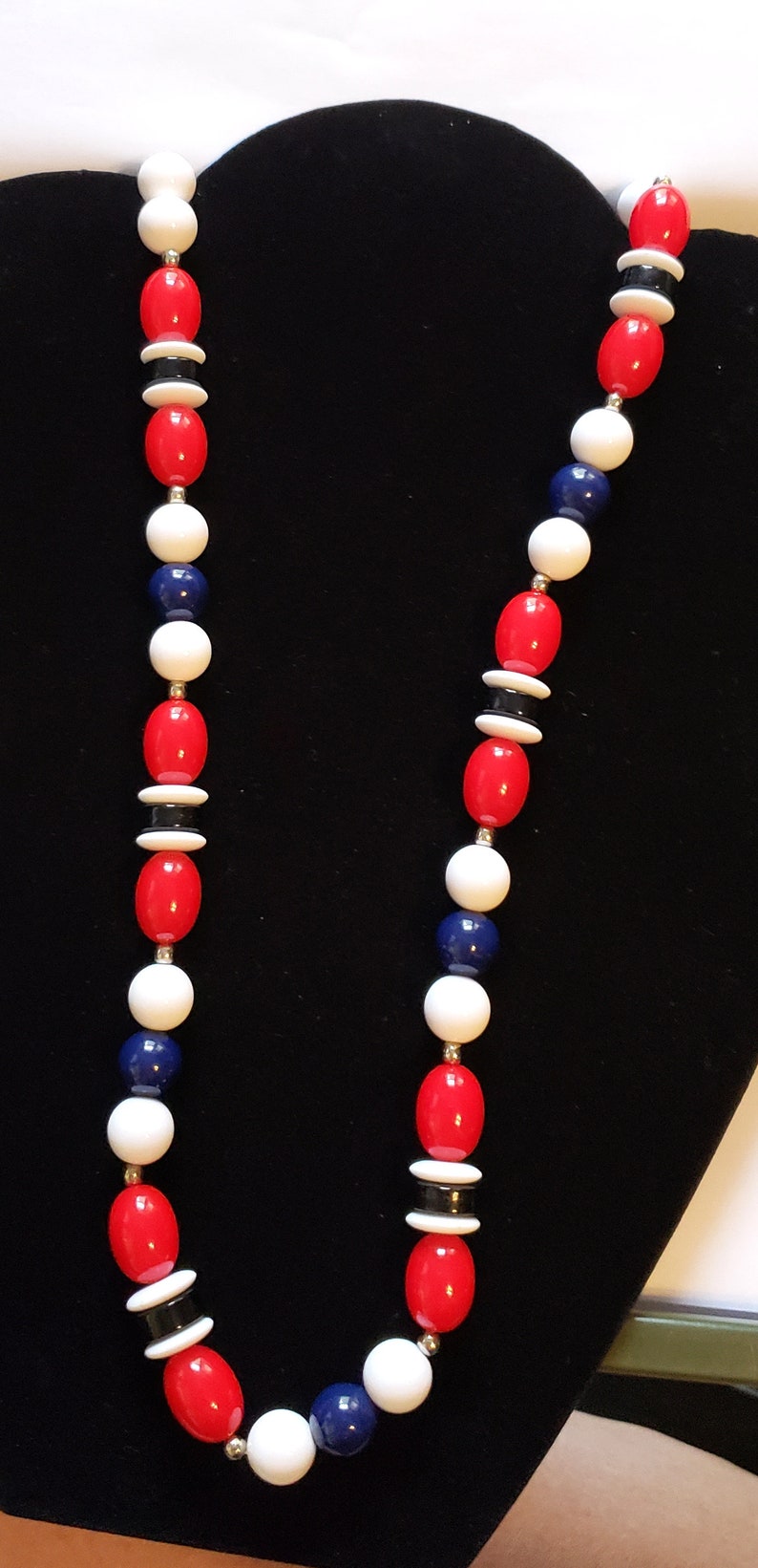 Vintage Necklace Lucite Necklace 1970s Necklace Colorful Beaded Necklace Red White /& Blue Necklace Patriotic Necklace Vintage Jewelry