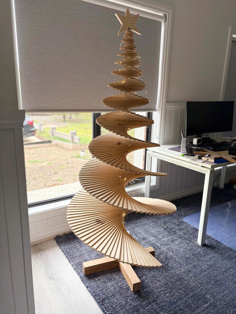 Spiral Wooden Christmas Treenull