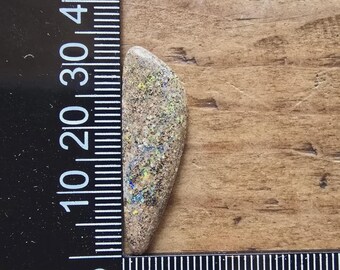 Pedra de Opala Australiana Natural - Cabochão Triangular (7,50 ct)