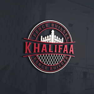 Op de afbeelding: Een 3D-logo voor "Khalifaa Fence Builder" in rood en wit, tegen een donkergrijze achtergrond. Het ontwerp bevat een cirkelvormig embleem met tekst en een hekillustratie, geschikt voor branding.