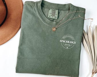 Chemise d'infirmière en oncologie, tshirt d'infirmière en oncologie, col rond d'infirmière en oncologie, cadeau de remise des diplômes ONC, chemise d'infirmière en cancérologie, infirmière en oncologie, t-shirt contre le cancer