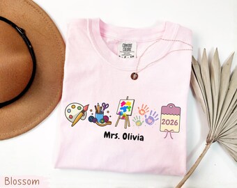 T-shirt personnalisé pour professeur d'art, couleurs confortables personnalisées pour la classe, rentrée scolaire, cadeau créatif, nom et année, humour éducatif amusant